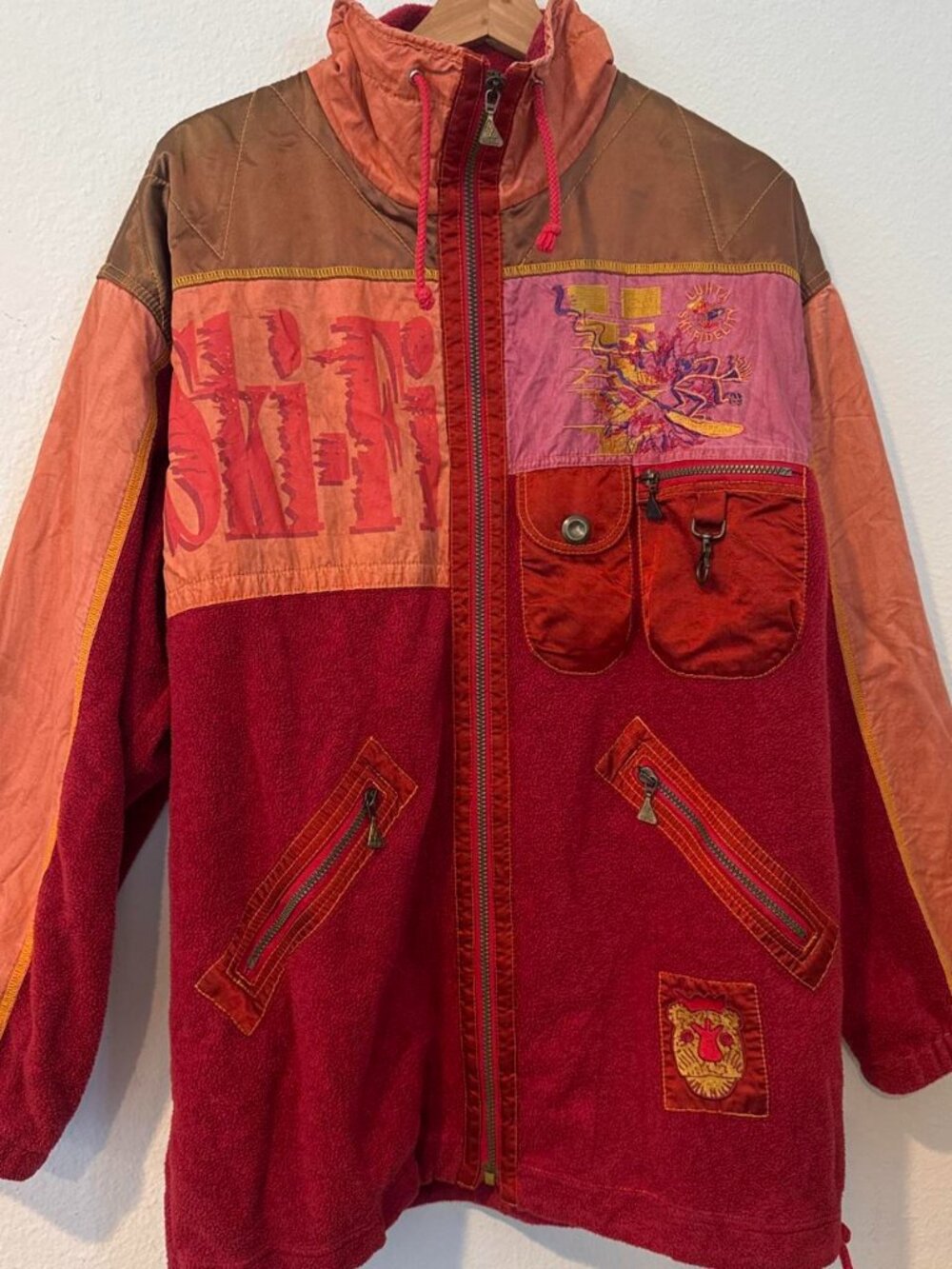 Rare 90s vintage ski jacket with embroidered patches and multiple pockets jacket